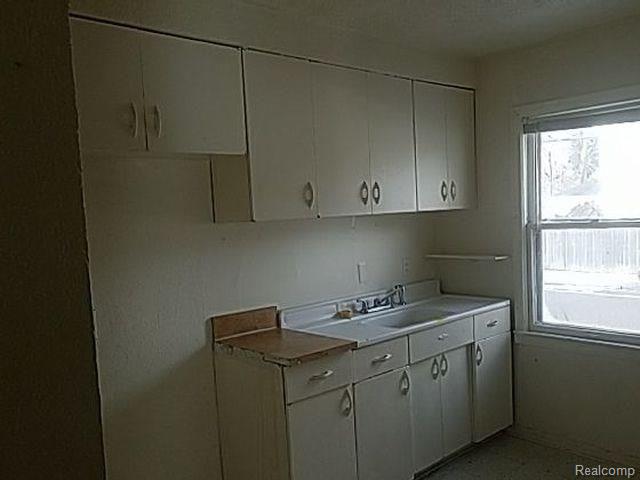 19215 Meyers Road Detroit, MI 48235 - Photo 5 of 13