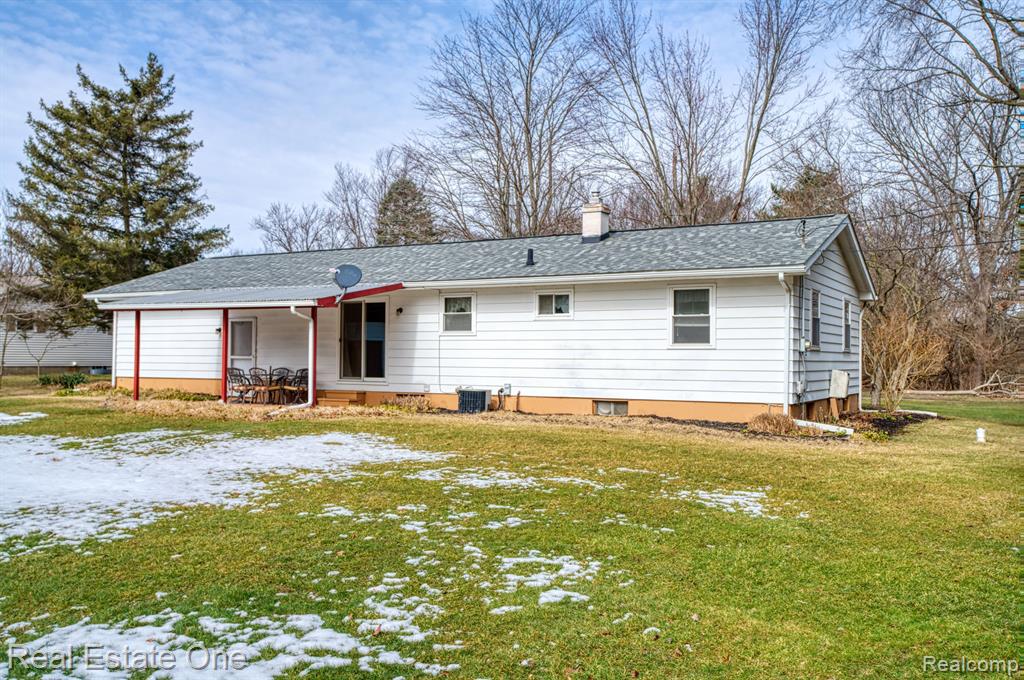 2867 Norton Road Howell, MI 48843 - Photo 7 of 35
