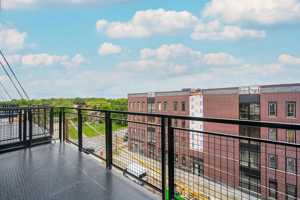 $1,950 | 2725 Thatcher Avenue, Unit 404, River Grove, IL 60171