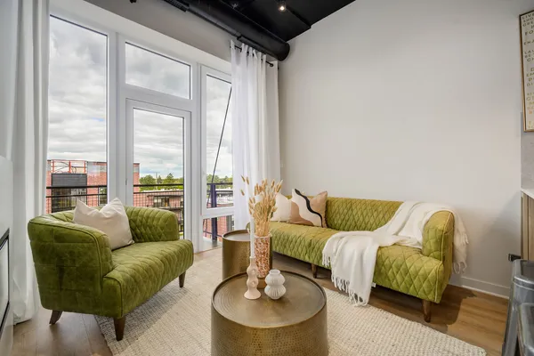 $1,950 | 2725 Thatcher Avenue, Unit 404, River Grove, IL 60171