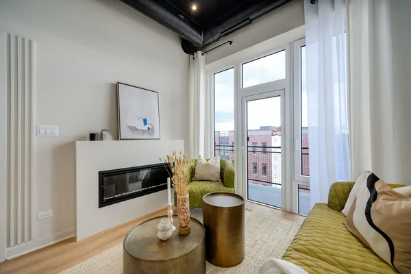 $1,950 | 2725 Thatcher Avenue, Unit 404, River Grove, IL 60171