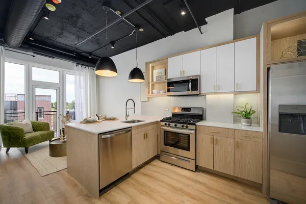 $1,950 | 2725 Thatcher Avenue, Unit 404, River Grove, IL 60171