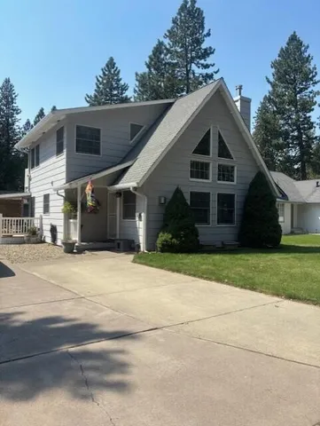 a view of a house with a yard