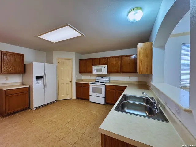 $1,695 | 7718 Wexford Grove, San Antonio, TX 78240