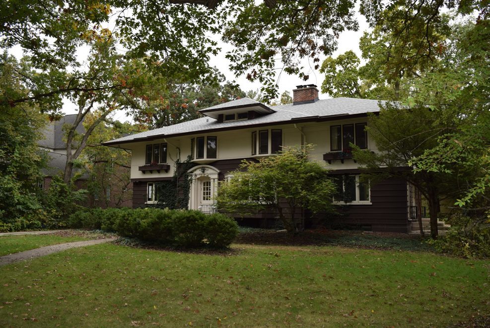 341 Scottswood Road Riverside, IL 60546 - Photo 3 of 46 a front view of a house with garden