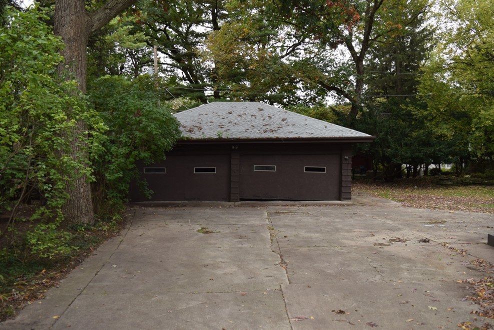 341 Scottswood Road Riverside, IL 60546 - Photo 44 of 46 a house with a tree in the background