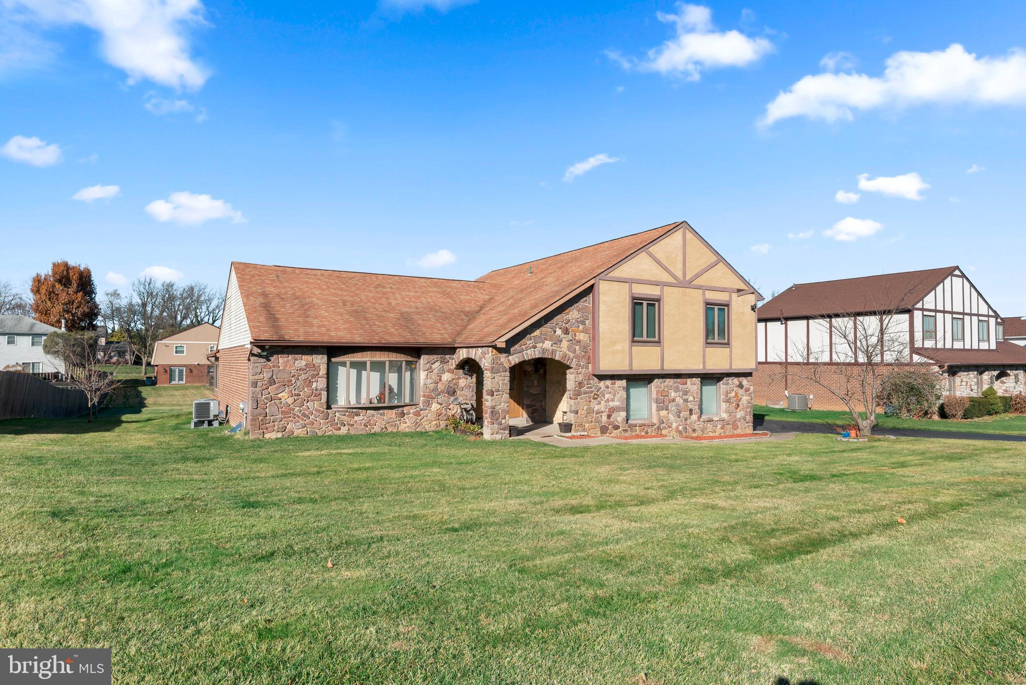 70 Snowflake Road Huntingdon Valley, PA 19006 - Photo 2 of 30 Gallery Image 2