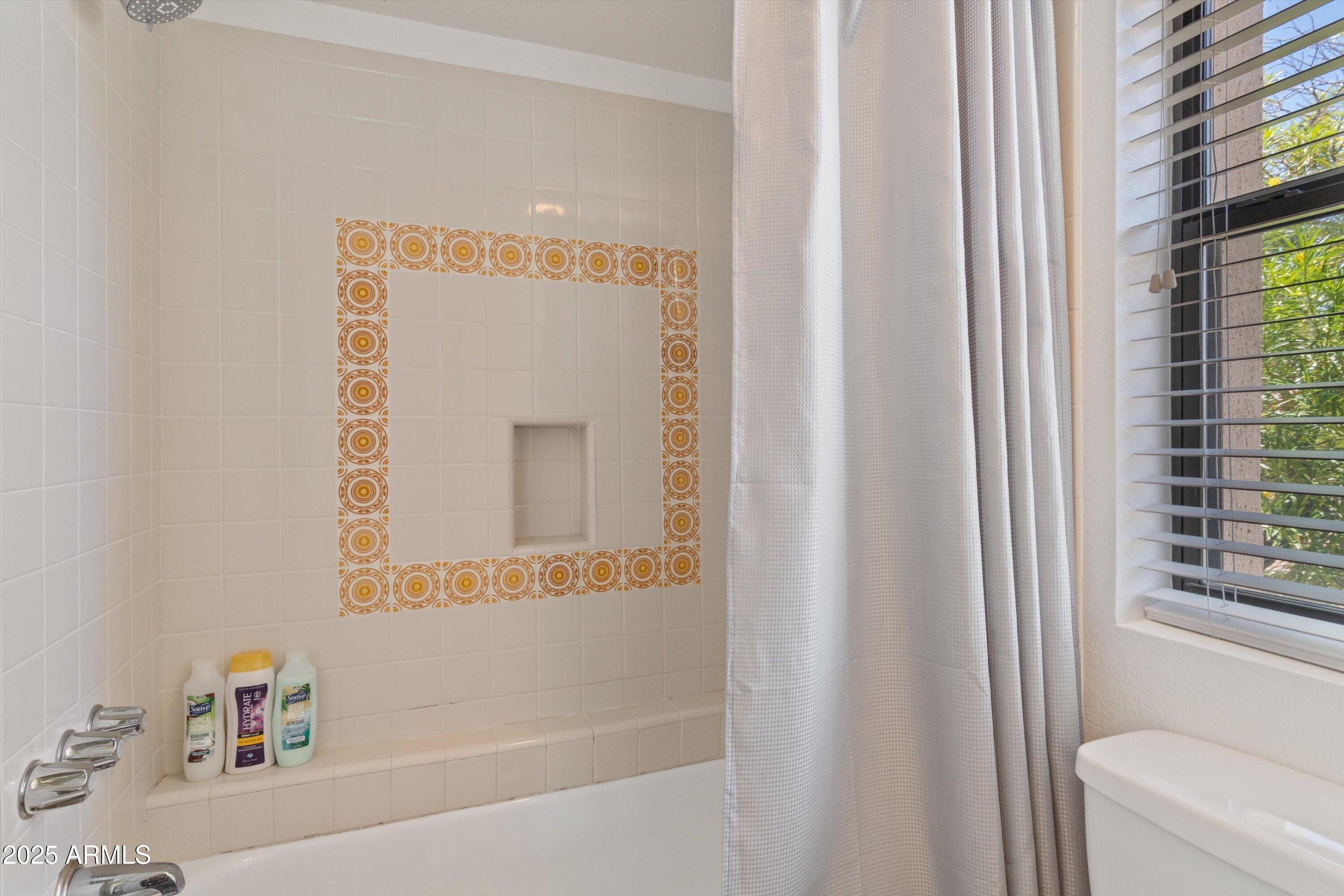 10410 North Cave Creek Road, Unit 2229 Phoenix, AZ 85020 - Photo 21 of 28 Primary Bathroom