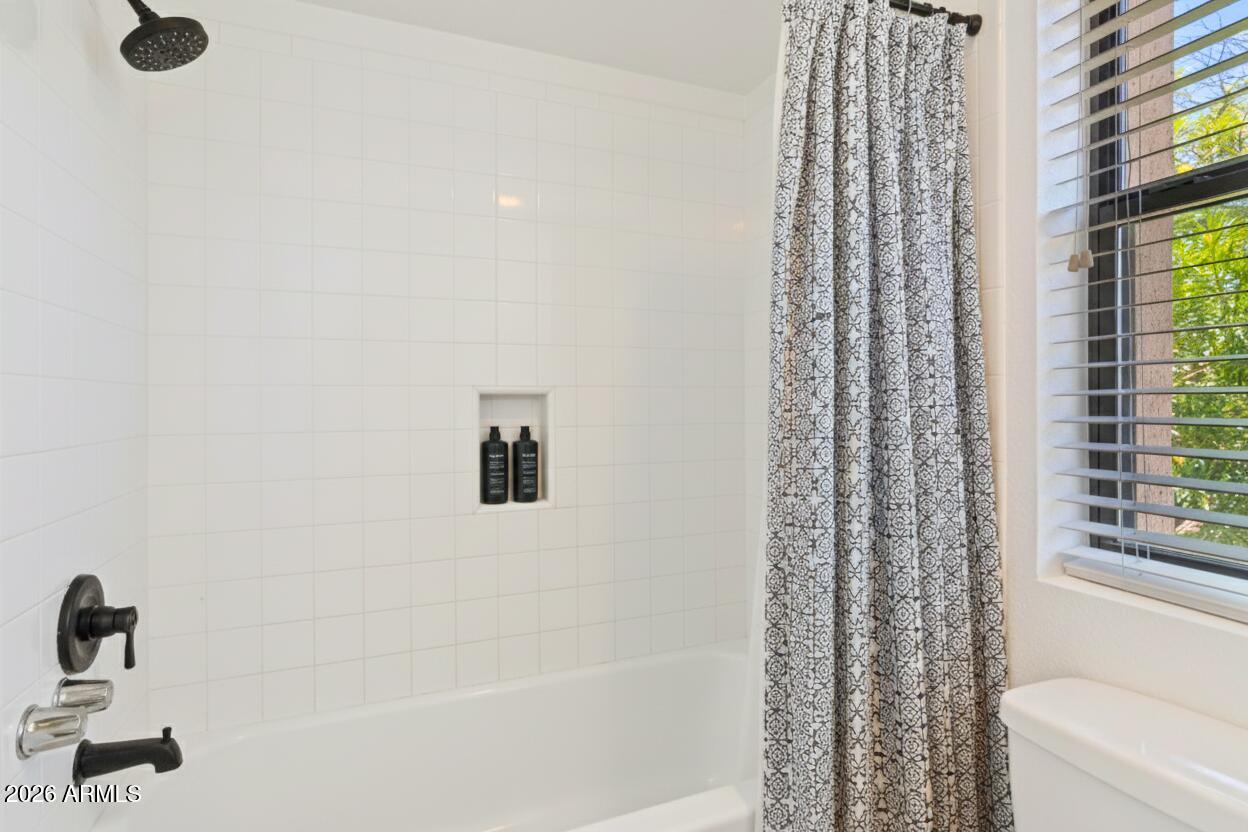 10410 North Cave Creek Road, Unit 2229 Phoenix, AZ 85020 - Photo 22 of 27 a bathroom with a shower