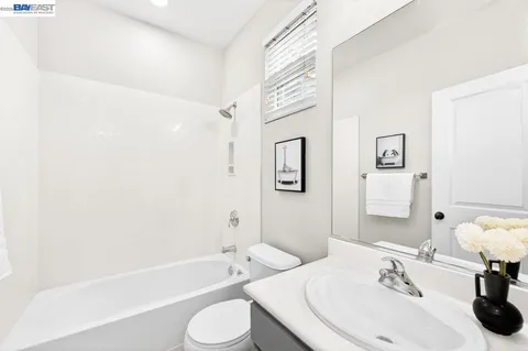 $799,000 | 161 North L Street, Unit 103, Livermore, CA 94550