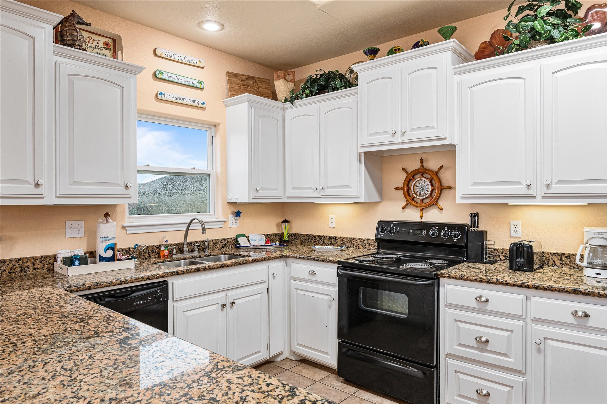 989 Biscayne Crystal Beach, TX 77650 - Photo 11 of 32