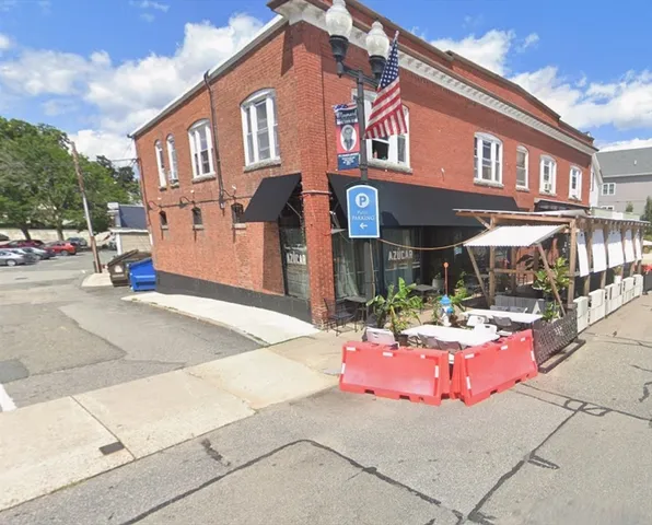 a building view with outdoor space