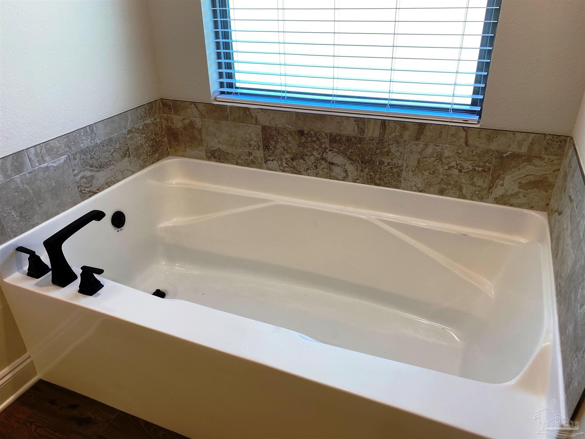 5472 South A Jones Road Milton, FL 32583 - Photo 9 of 29 Soak your cares away in the master bathtub.
