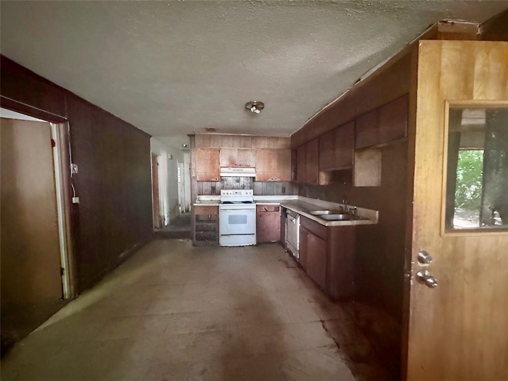 2318 Browns Mill Road Southeast Atlanta, GA 30315 - Photo 7 of 14