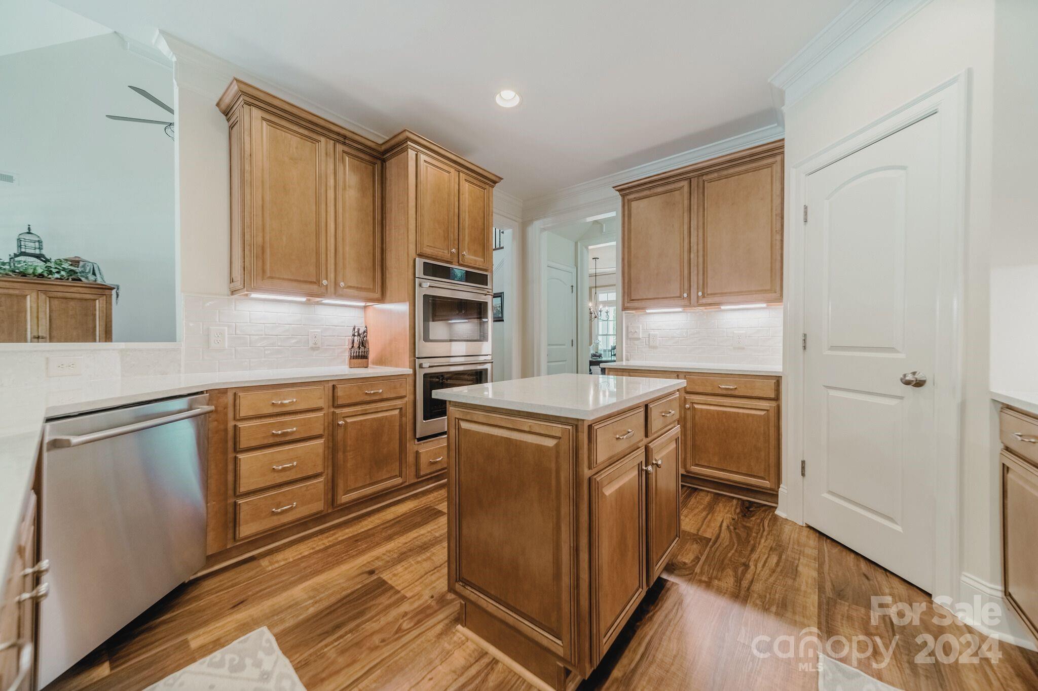 4273 Sailview Drive Denver, NC 28037 - Photo 5 of 39 a kitchen with a stove a sink and a refrigerator