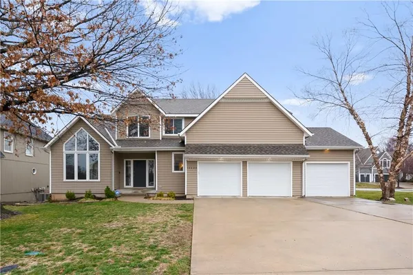 $595,000 | 14602 Hemlock, Overland Park, KS 66223