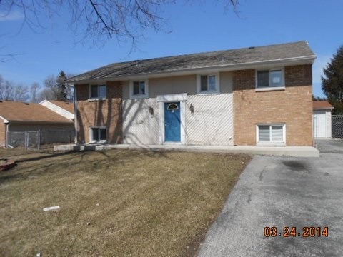 136 Thornhurst Road Bolingbrook, IL 60440 - Photo 1 of 10