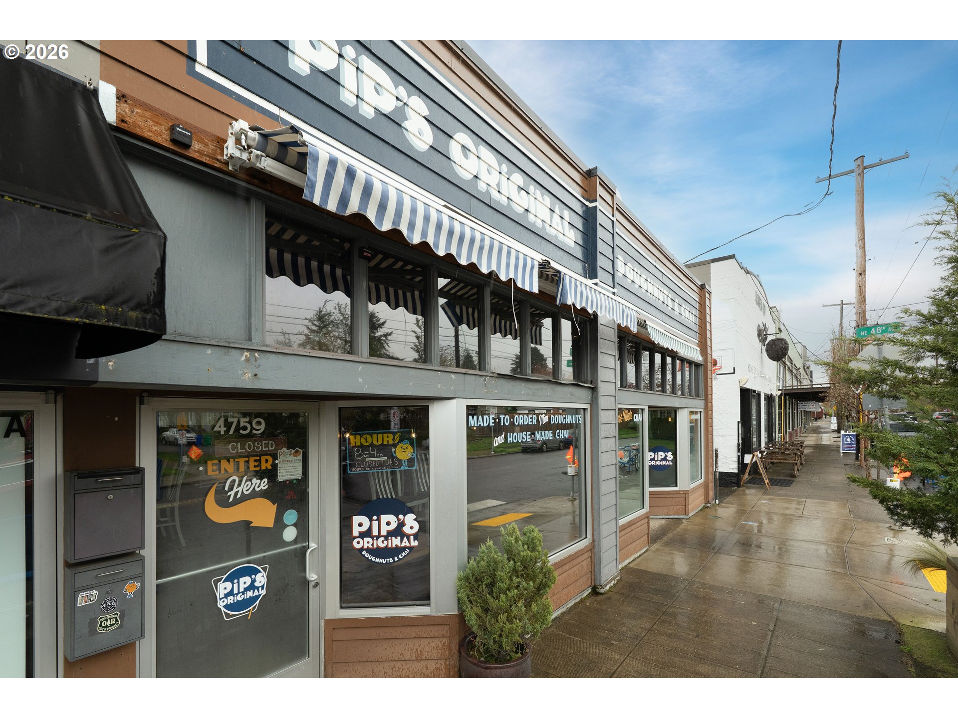 3215 Northeast 63rd Avenue Portland, OR 97213 - Photo 42 of 47 a view of a building with street
