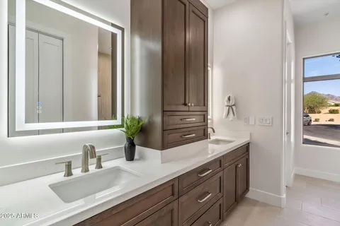 $2,100,000 | 19910 North 84th Street, Scottsdale, AZ 85255