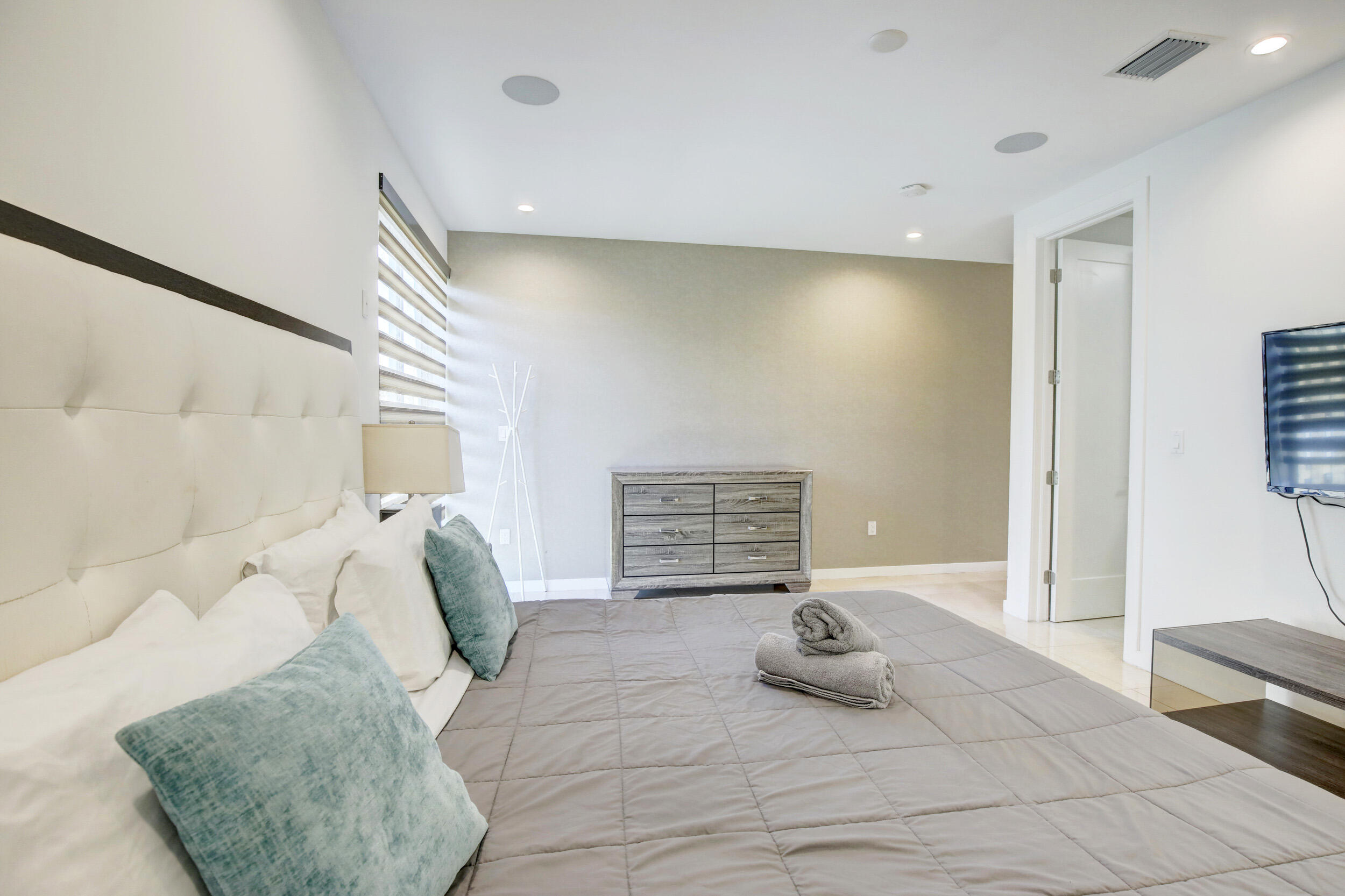 3089 Southwest 21st Street Miami, FL 33145 - Photo 11 of 39 _A7A2564_5_6_7_8