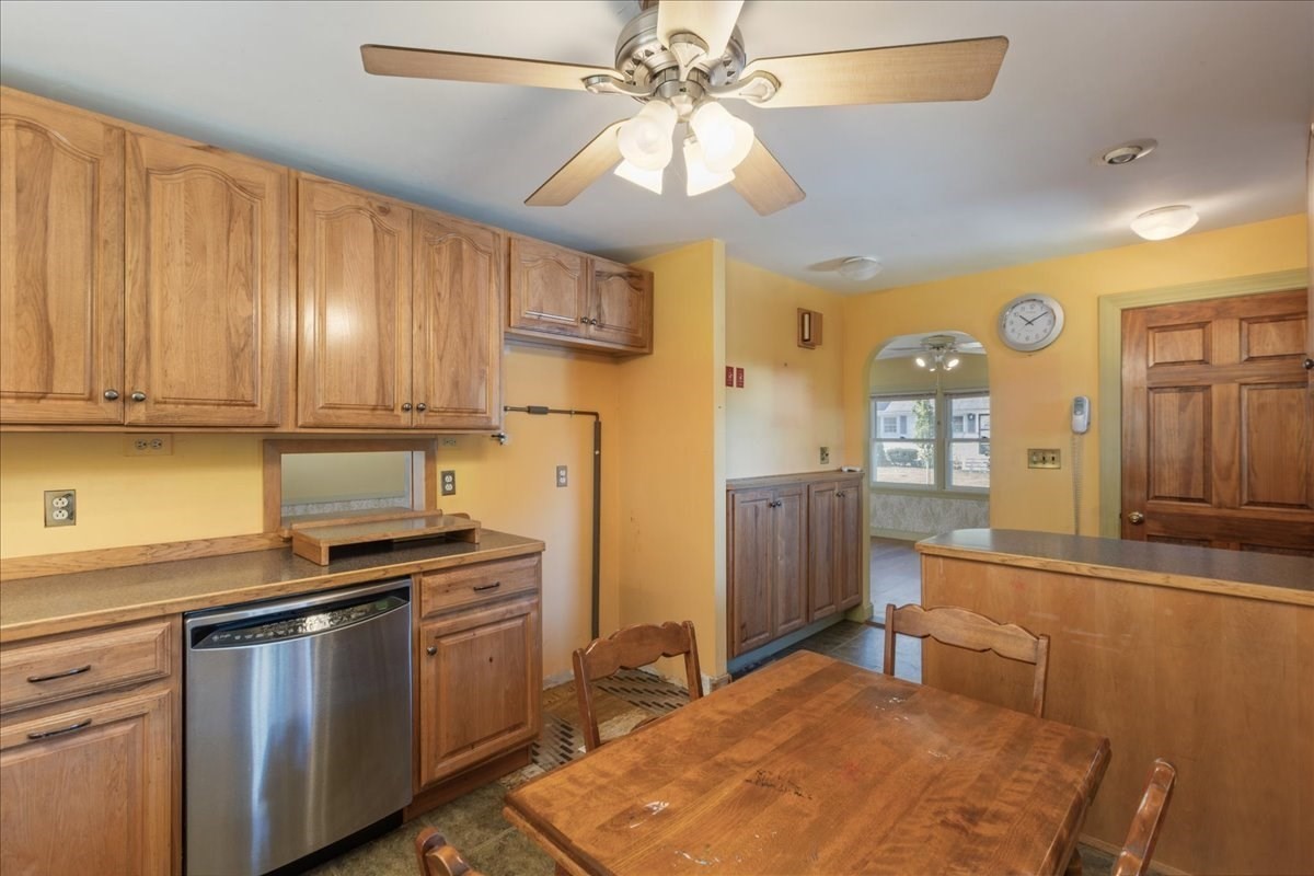 4 Oakhurst Road Beverly, MA 01915 - Photo 9 of 38 Gallery Image 9
