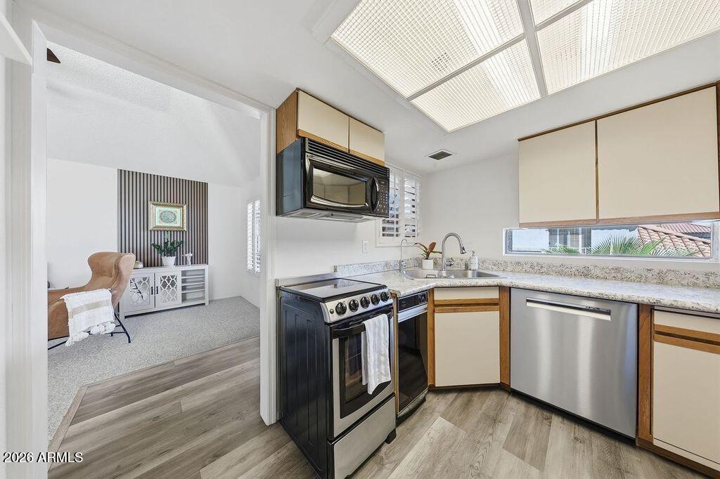 10017 East Mountain View Road, Unit 2091 Scottsdale, AZ 85258 - Photo 17 of 66 kitchen3