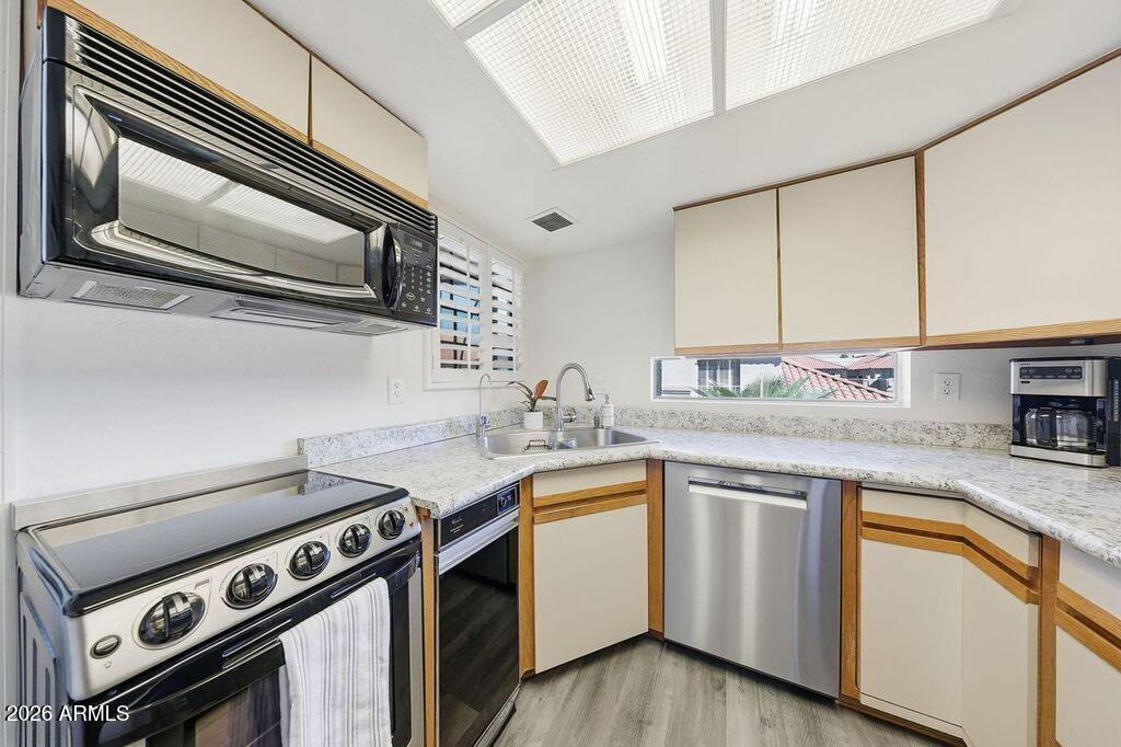 10017 East Mountain View Road, Unit 2091 Scottsdale, AZ 85258 - Photo 18 of 66 kitchen5