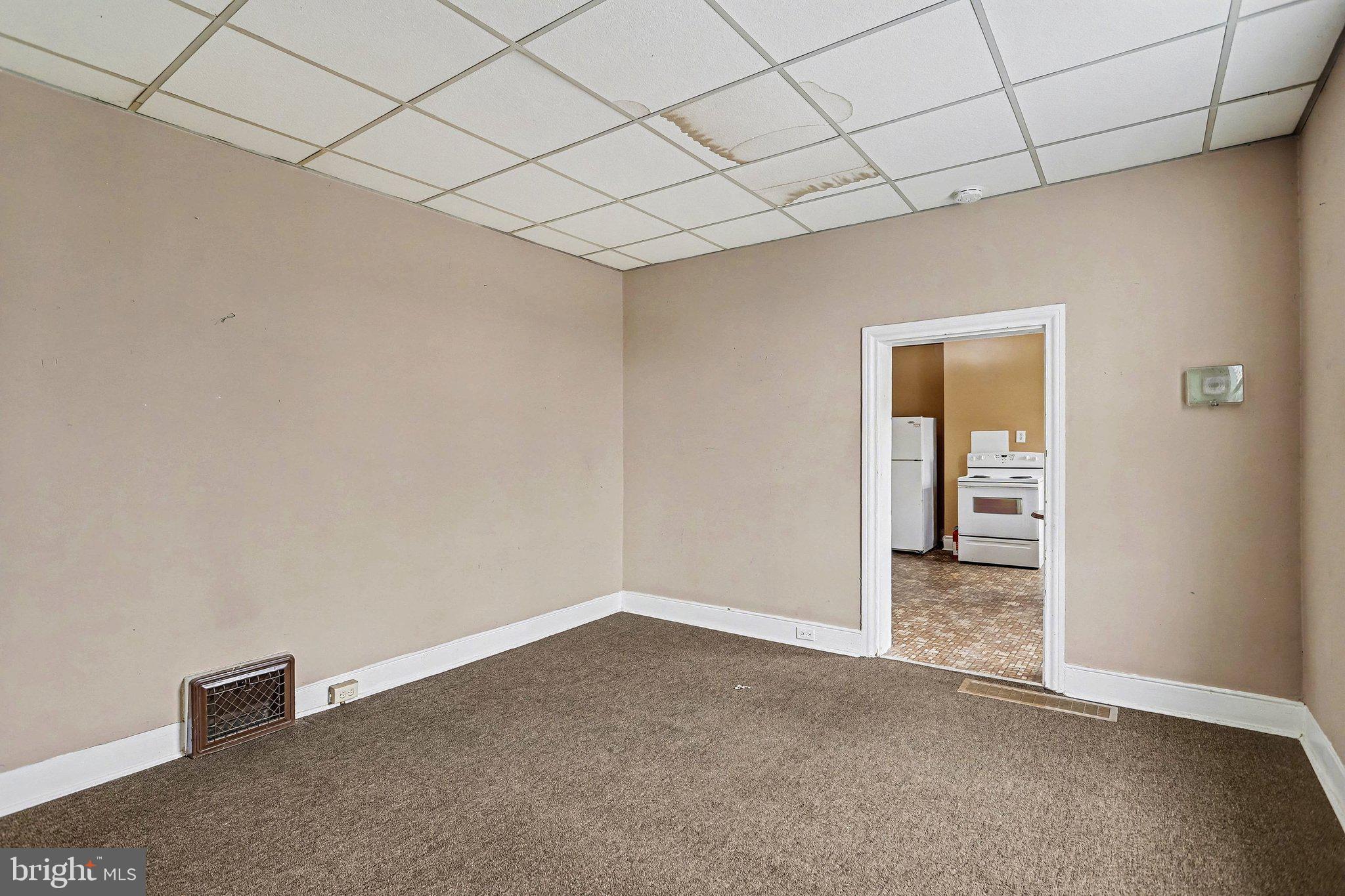 601 Maple Street Lebanon, PA 17046 - Photo 8 of 47 Spacious room with potential awaits.