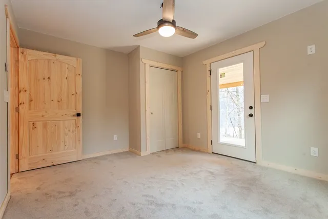 a view of entryway with a empty space