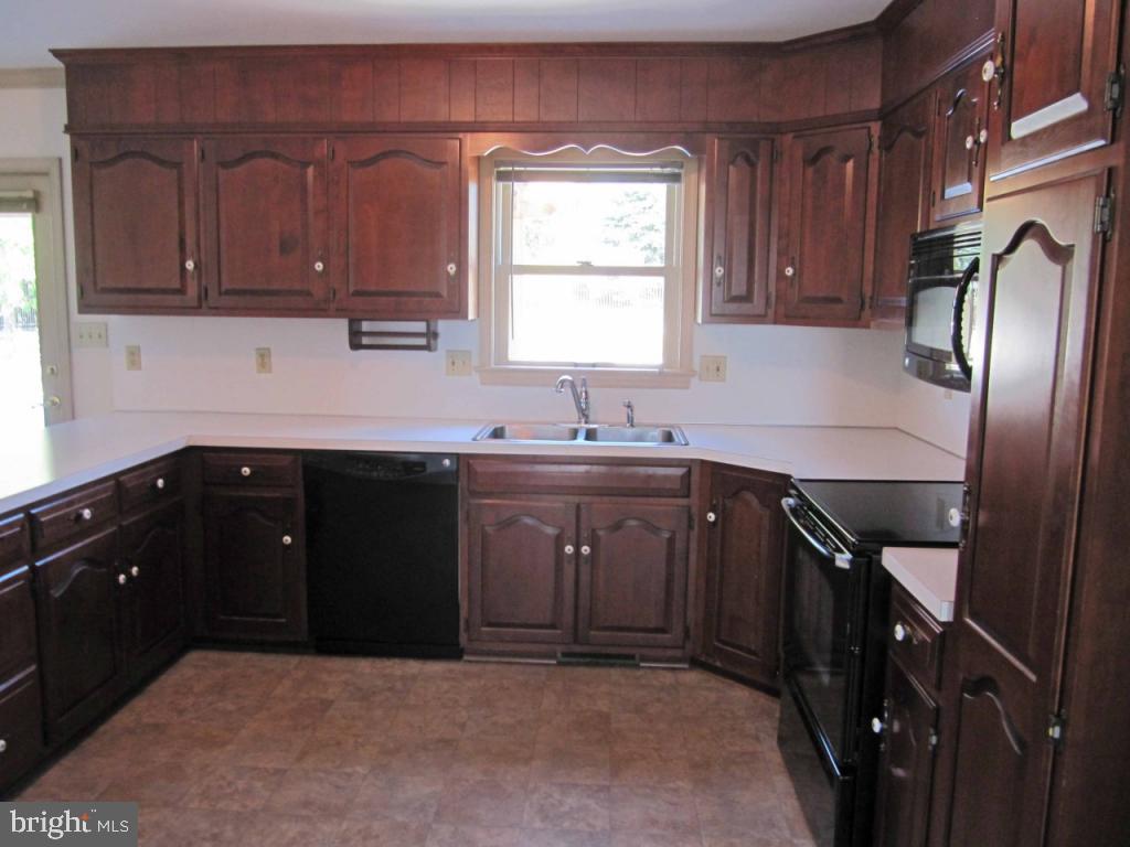54 Fairview Road Lititz, PA 17543 - Photo 5 of 18