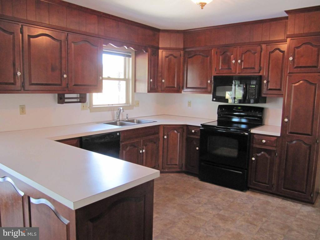 54 Fairview Road Lititz, PA 17543 - Photo 6 of 18