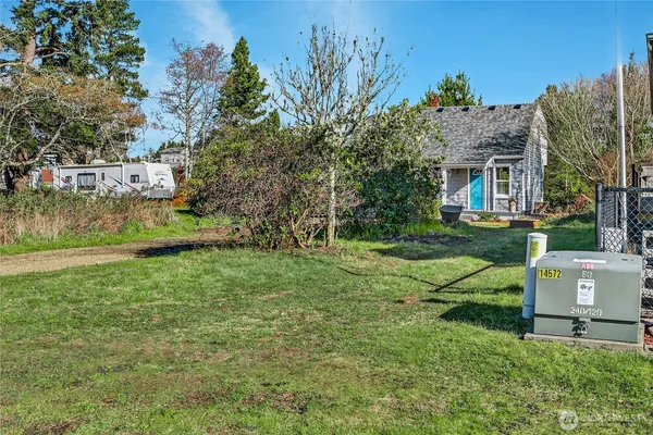 a view of backyard with a garden and plants