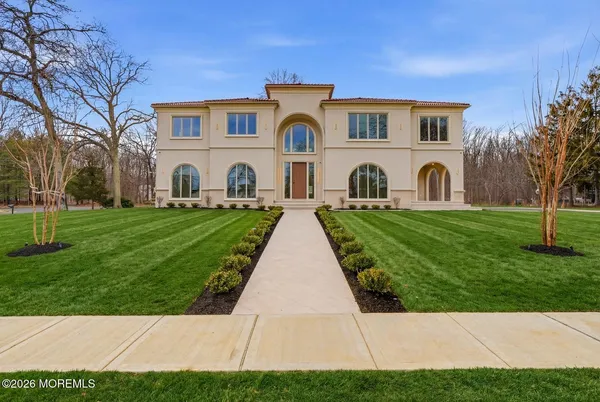 a front view of house with yard