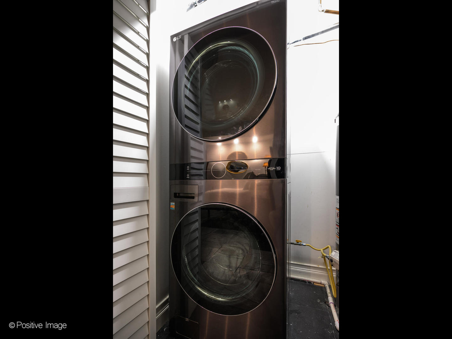 1760 West Wrightwood Avenue, Unit 204 Chicago, IL 60614 - Photo 25 of 28 a close view of a utility room with dryer and washer