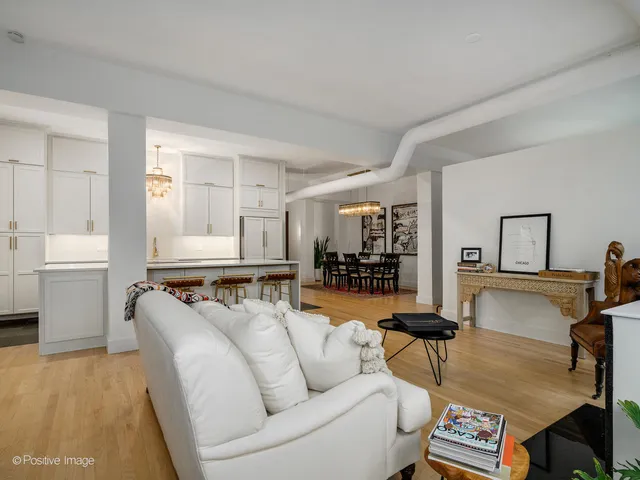 $599,000 | 1760 West Wrightwood Avenue, Unit 204, Chicago, IL 60614