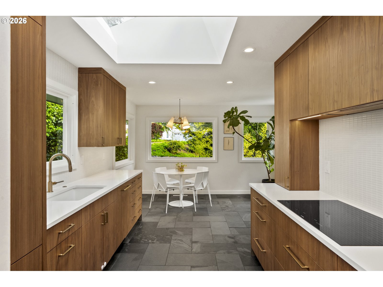 1211 Southwest Highland Road Portland, OR 97221 - Photo 12 of 48 Gallery Image 12