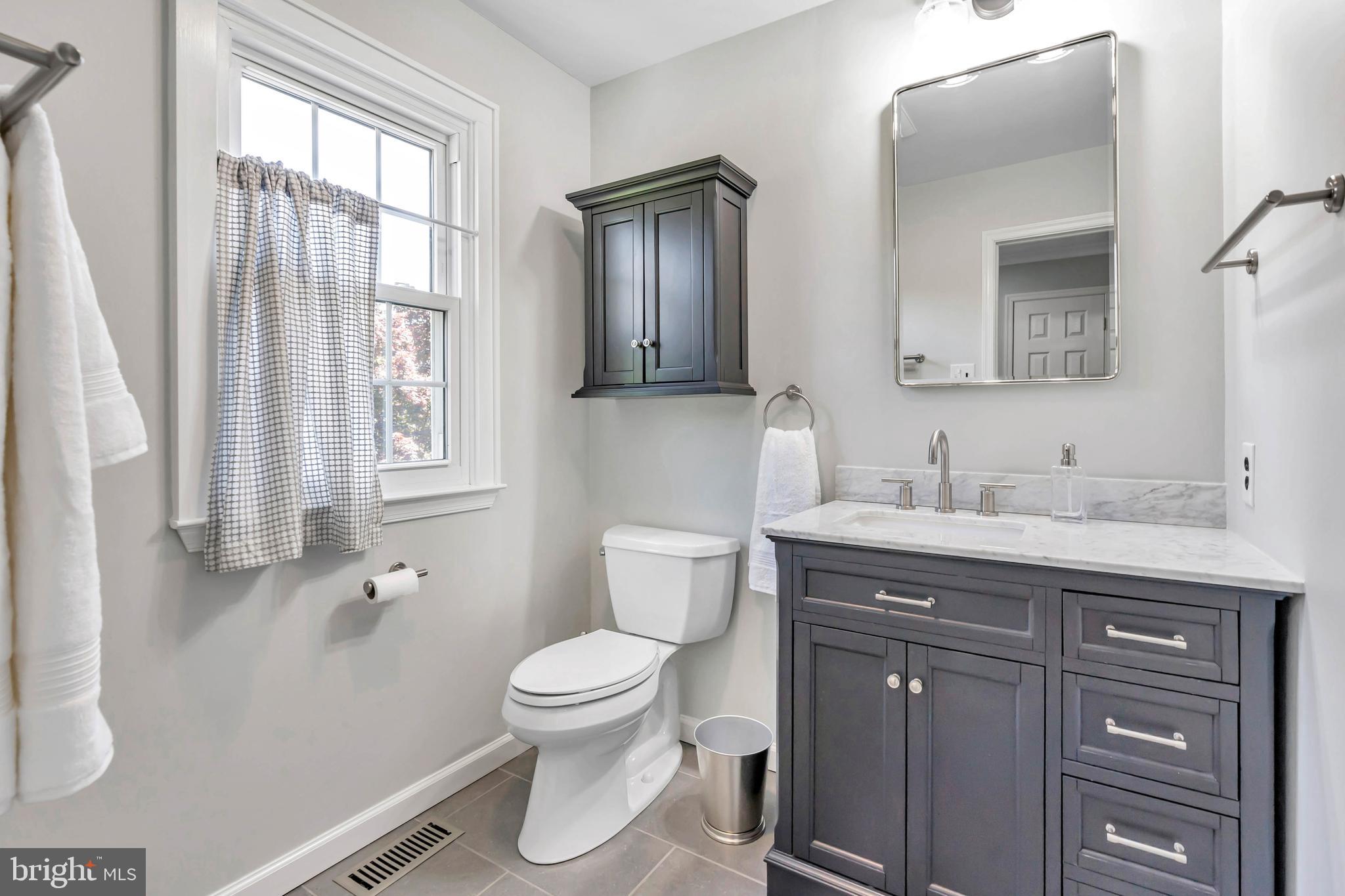 4 Kenwick Road Hockessin, DE 19707 - Photo 17 of 44 Powder room