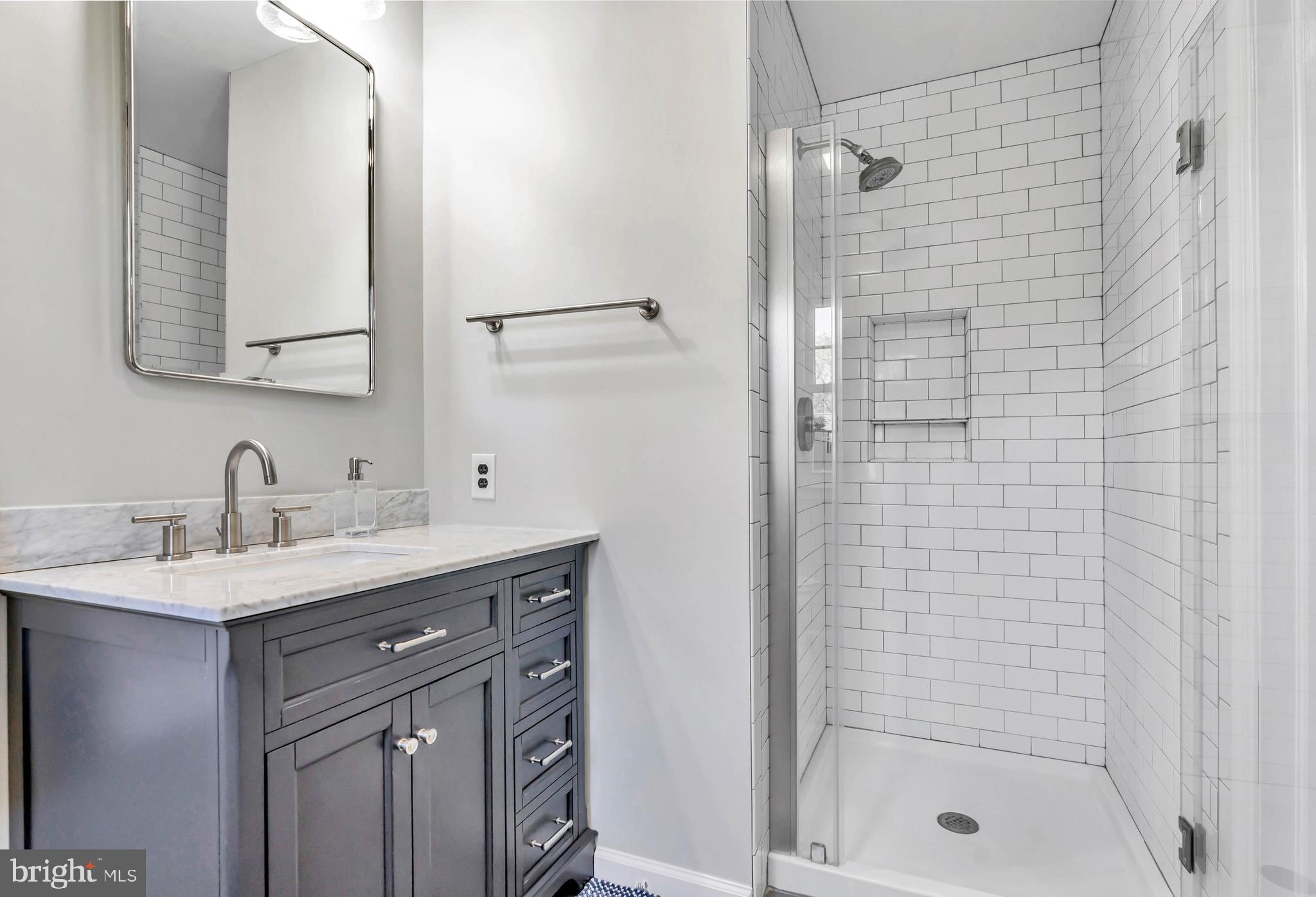 4 Kenwick Road Hockessin, DE 19707 - Photo 22 of 44 Primary bathroom