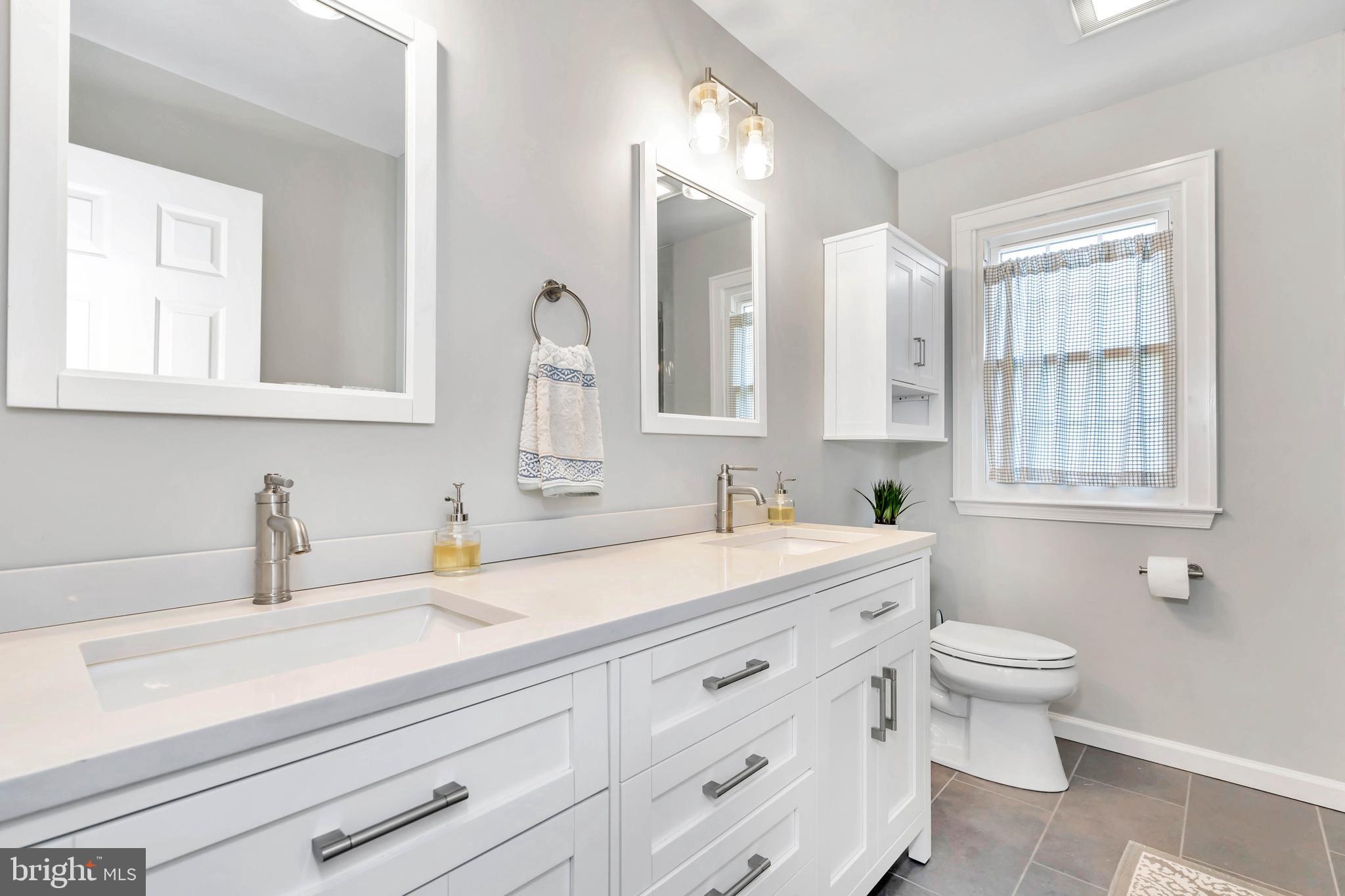 4 Kenwick Road Hockessin, DE 19707 - Photo 28 of 44 Hall bathroom - two sinks, quartz tops