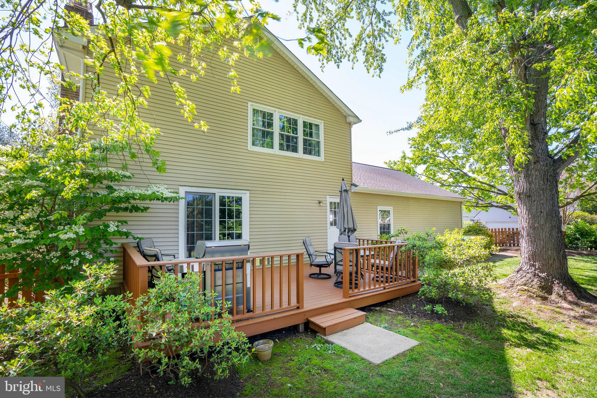 4 Kenwick Road Hockessin, DE 19707 - Photo 36 of 44 Beautiful back deck