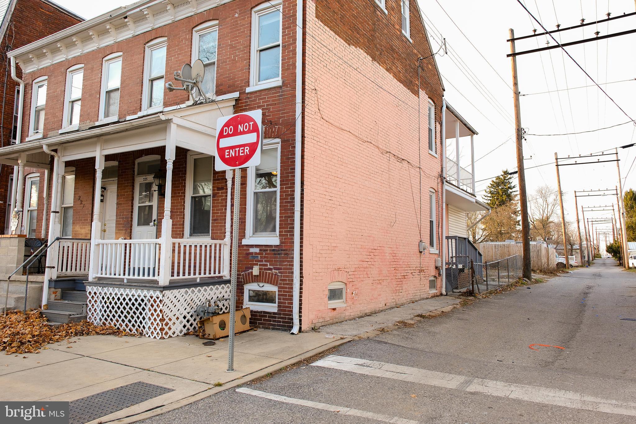 225 Front Street York, PA 17404 - Photo 4 of 42 a street sign on a city street