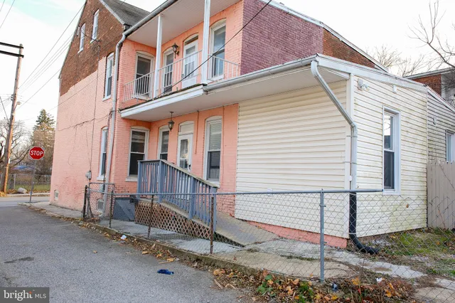 a view of a house with a small yard