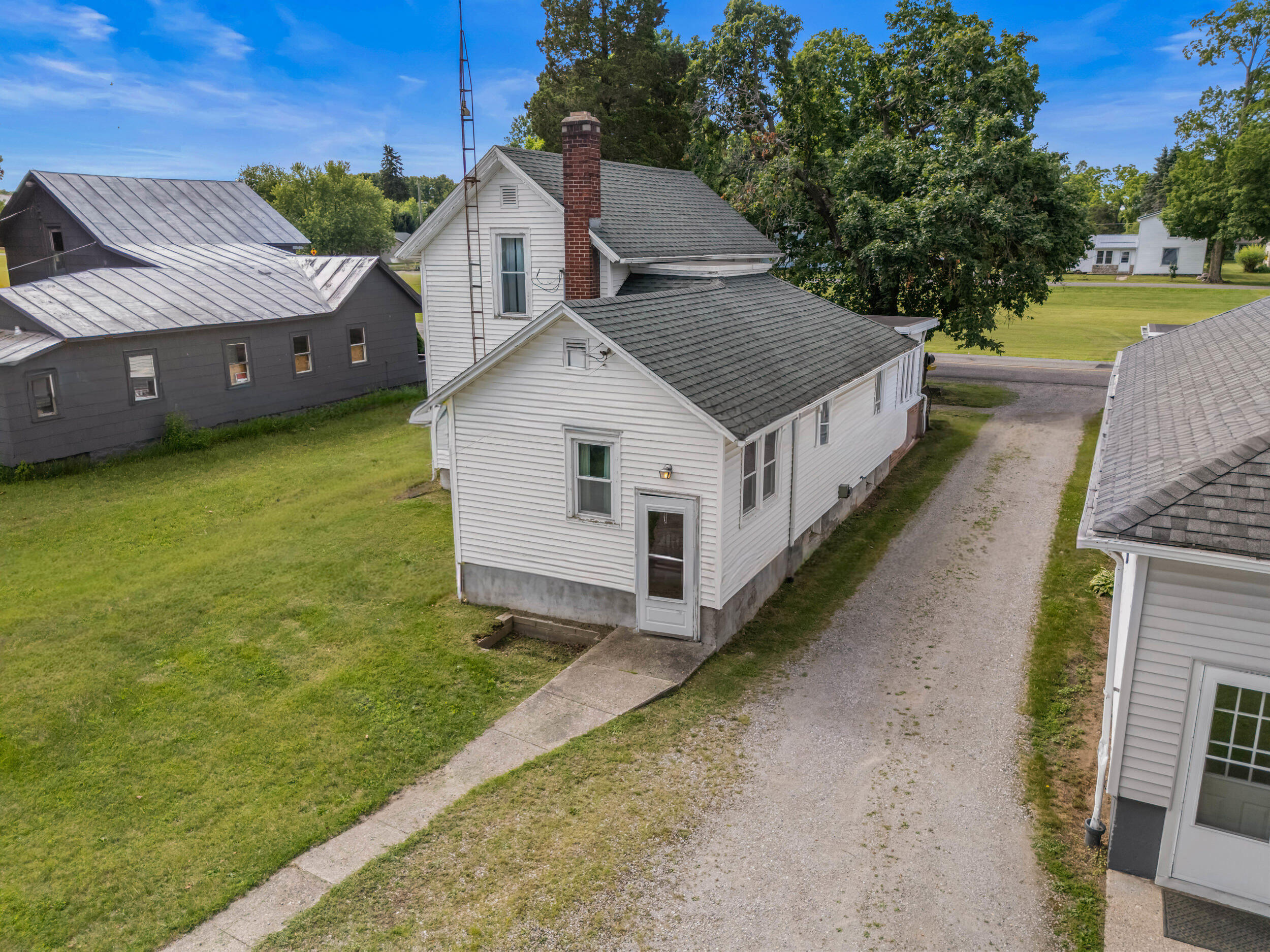 5388 Beecher Road Osseo, MI 49266 - Photo 3 of 42
