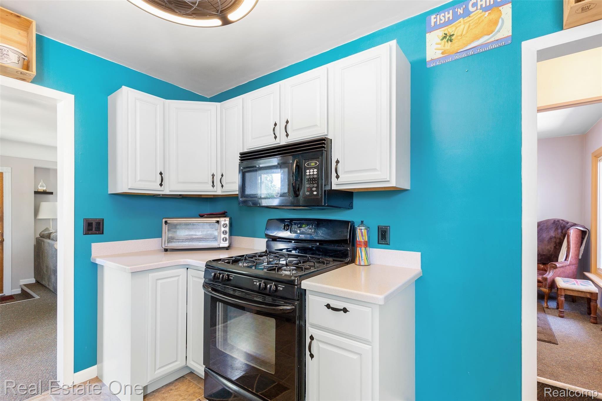 2916 Cumberland Road Berkley, MI 48072 - Photo 11 of 38 592A9536.jpg