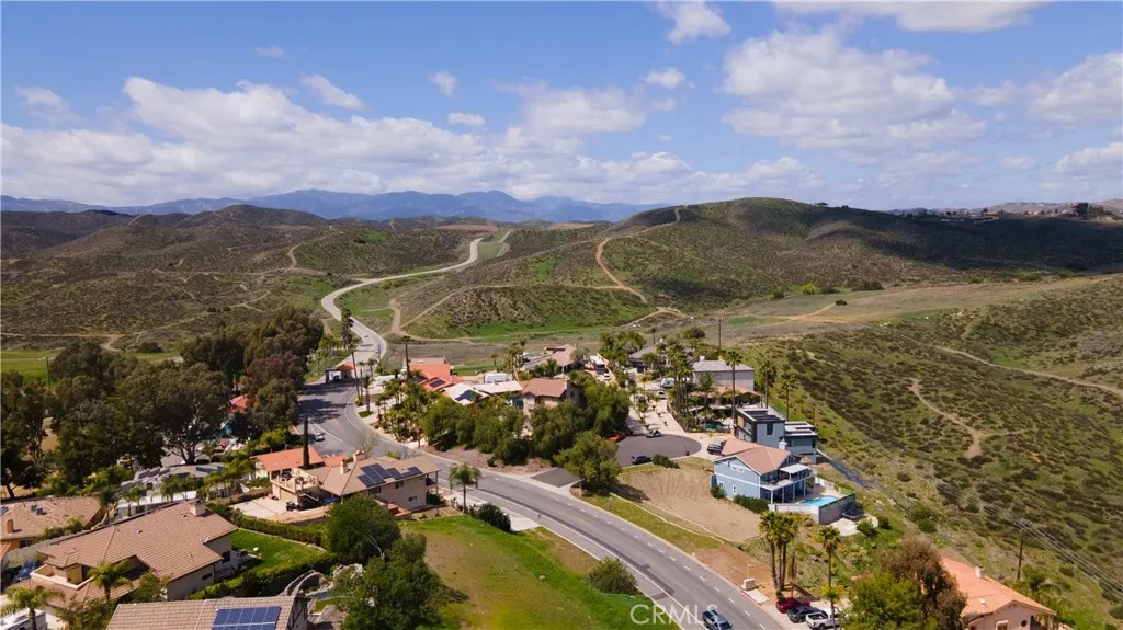 29046 Scout Canyon Lake Canyon Lake, CA 92587 - Photo 19 of 40