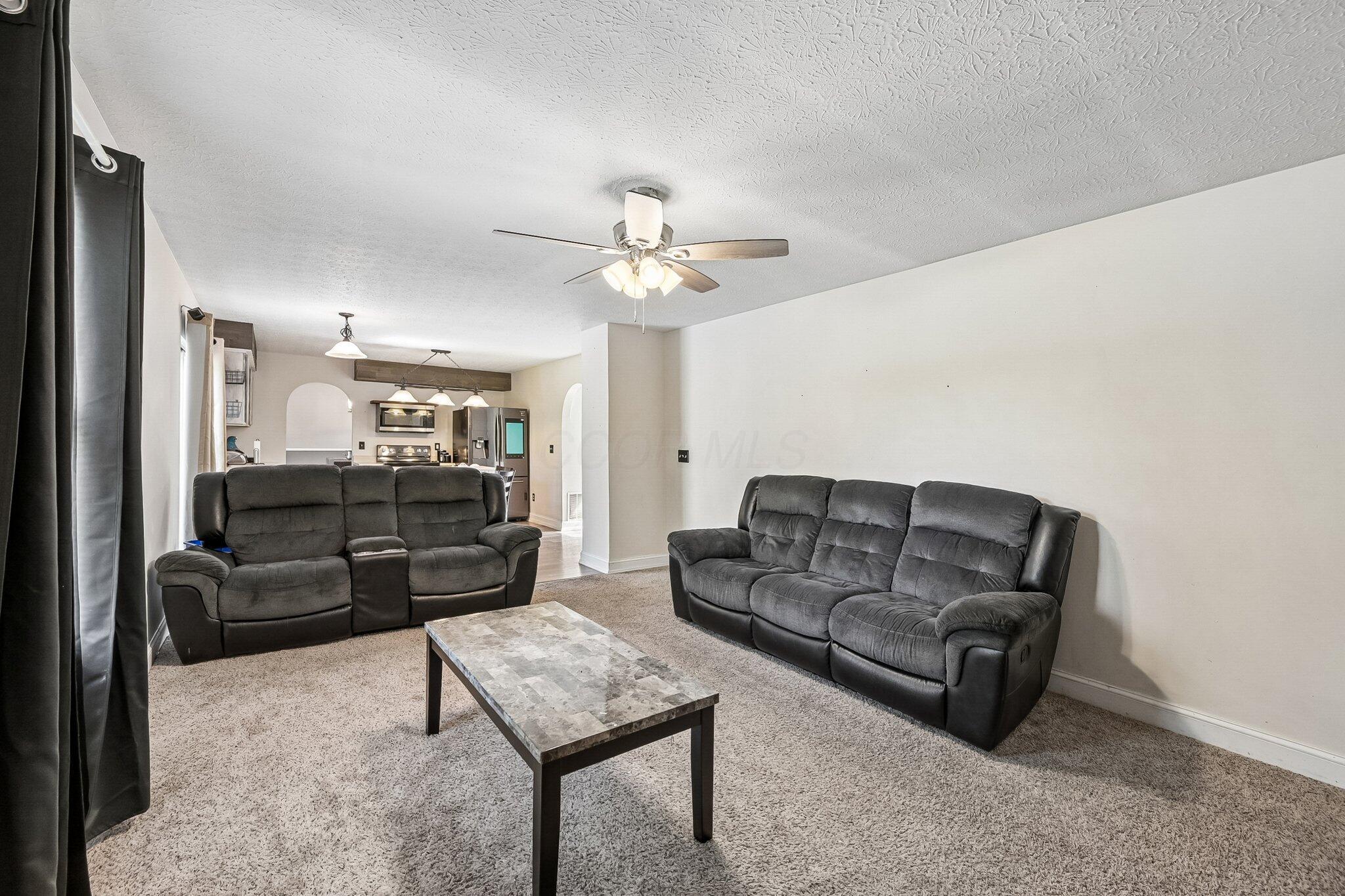 2527 Linbaugh Road Grove City, OH 43123 - Photo 15 of 44 Family Room