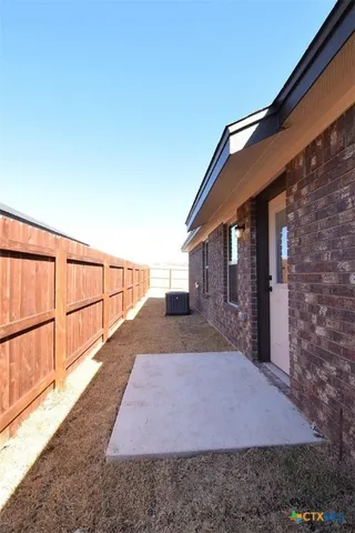 a view of house with backyard and tree