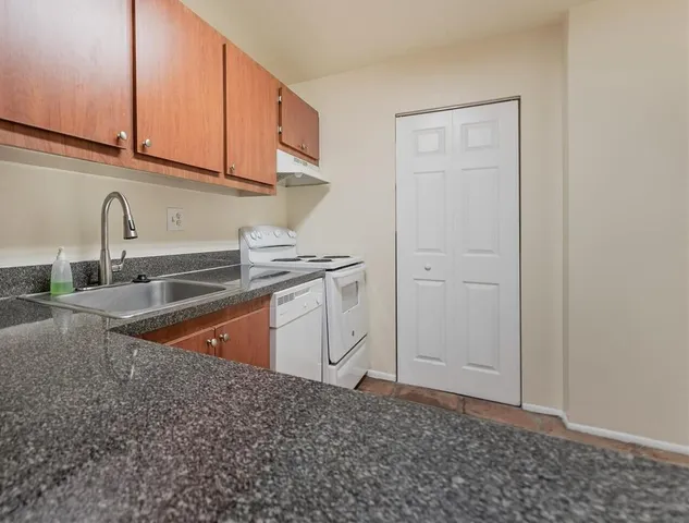 $1,750 | 7911 North Colony Circle, Unit 305, Tamarac, FL 33321