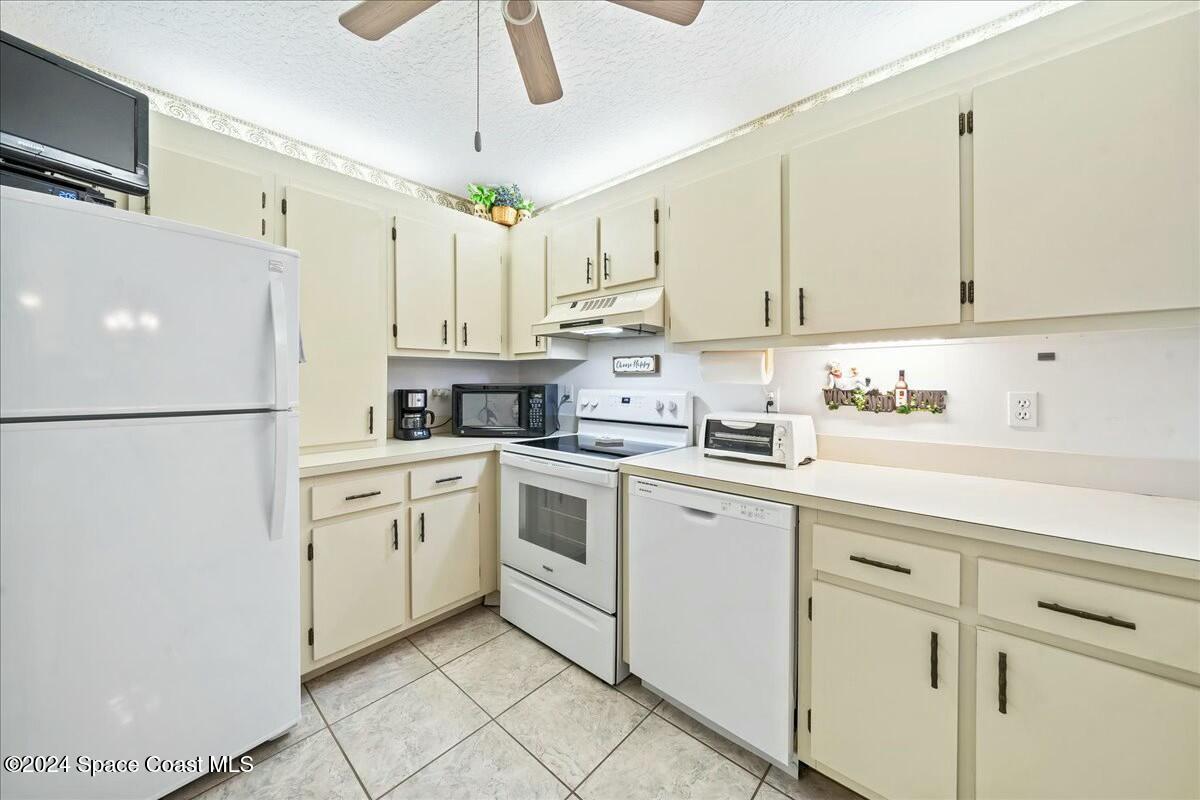 1943 Quail Ridge Court, Unit 601 Cocoa, FL 32926 - Photo 11 of 26 Kitchen