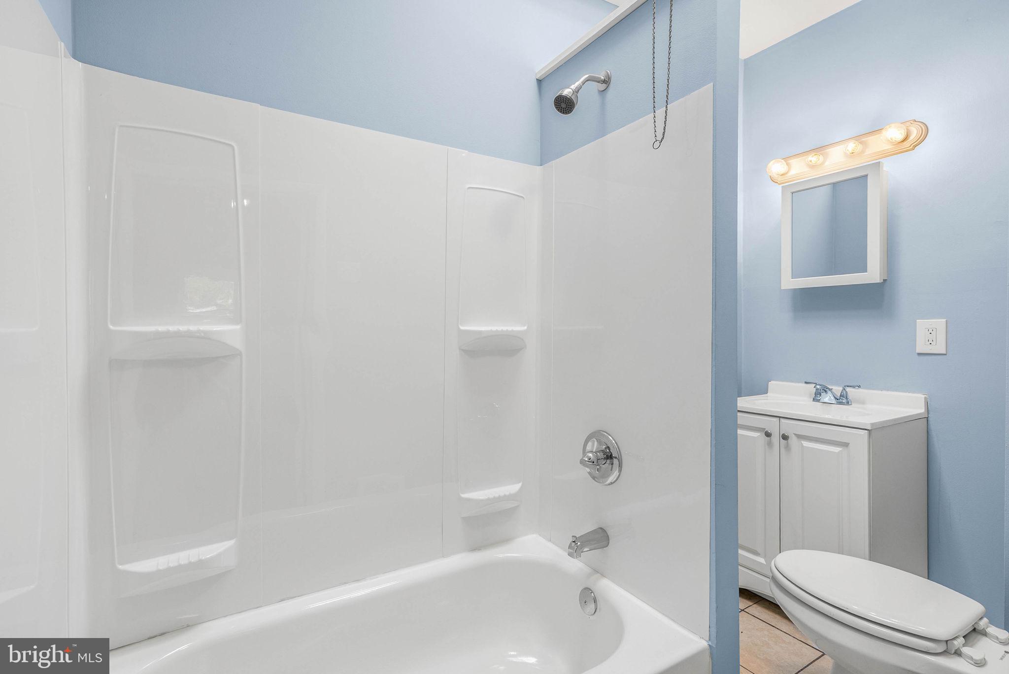 2951 Gerritt Street Philadelphia, PA 19146 - Photo 19 of 21 a bath room with a toilet a sink and a bath tub